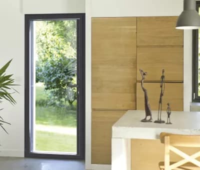 Porte-fenêtre aluminium moderne